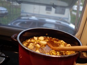 Leckere italienische Linsensuppe aus dem Camper